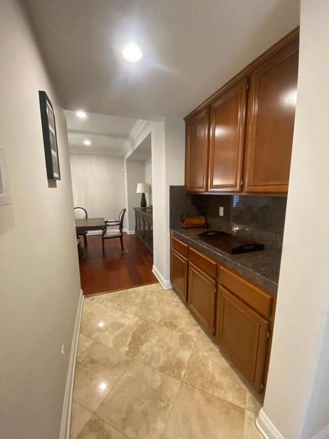 Building Photo - Luxurious 4 Bedroom Fullerton House For Re...