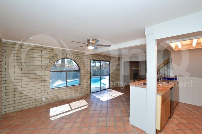Building Photo - 1623 E Palmcroft Dr