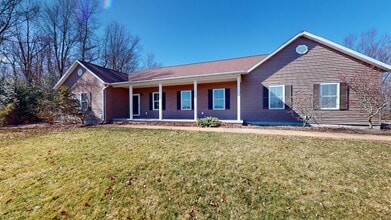 Building Photo - Beautiful county home, ranch with extra bu...