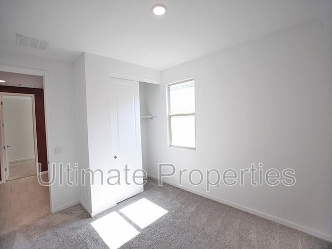 Building Photo - 12639 W Country Club Trail