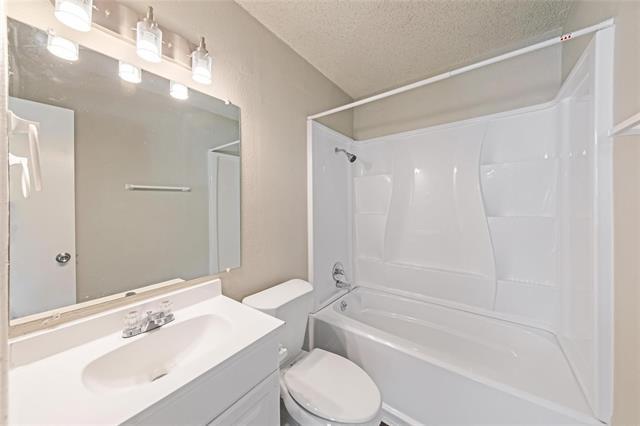 Building Photo - 4713 Laverda Dr