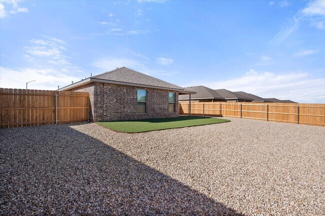 Building Photo - 2505 Kenwood Ave