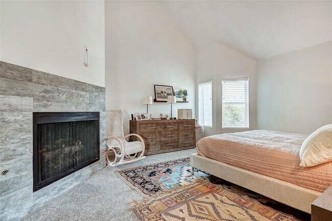 Building Photo - 6 Sugar Creek Dr