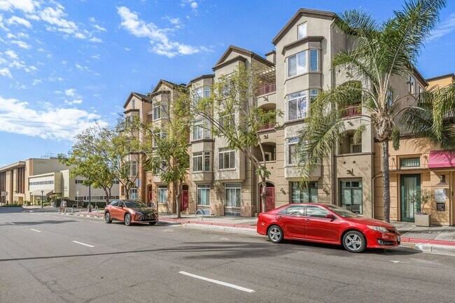 Building Photo - Penthouse 1BR + Loft w/ Bonus Room | 2 Baths | Laundry | 2 Parking | Walk to Balboa Park