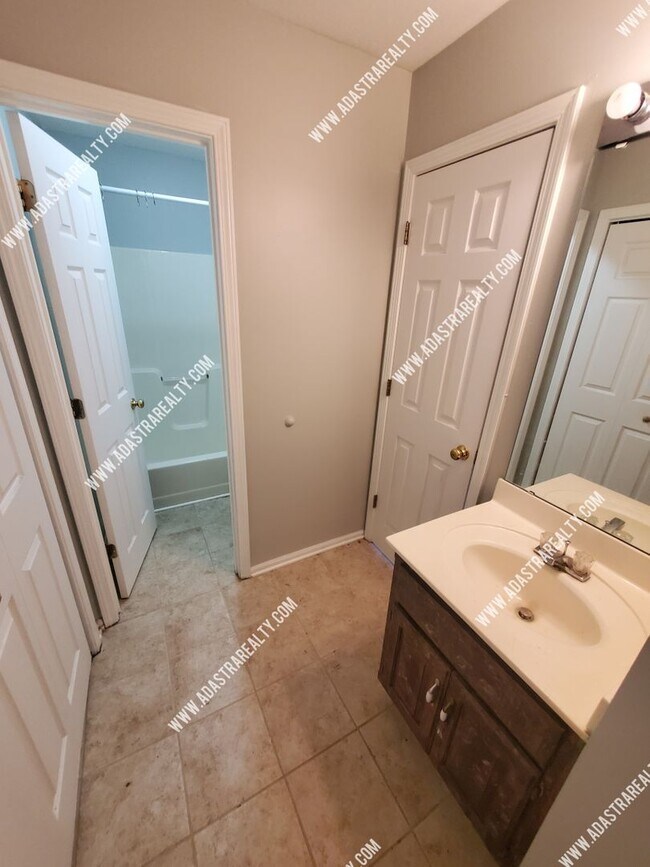 Building Photo - Beautiful and Spacious Louisburg Townhome-Available in JUNE!!