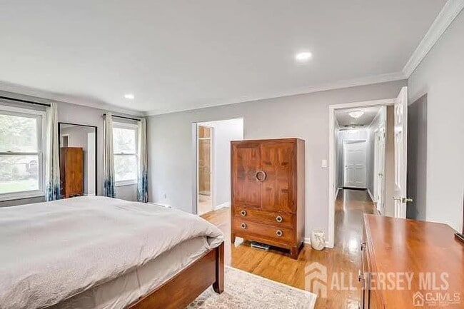 Building Photo - 3993 Park Ave