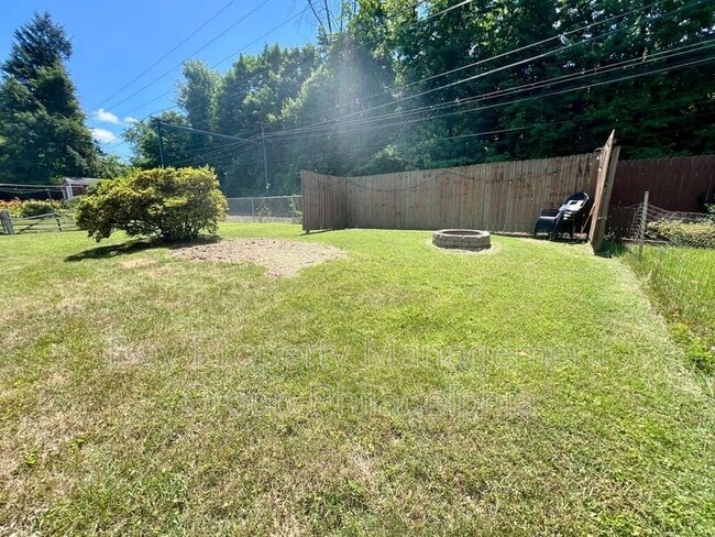 Building Photo - 4818 Woodland Ave