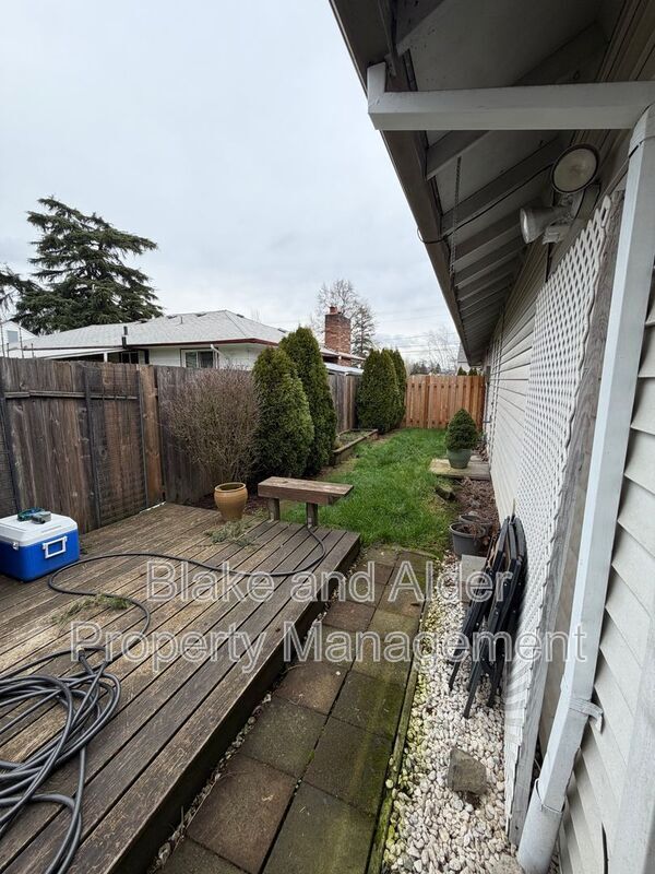 Building Photo - 5533 SW Lombard Ave