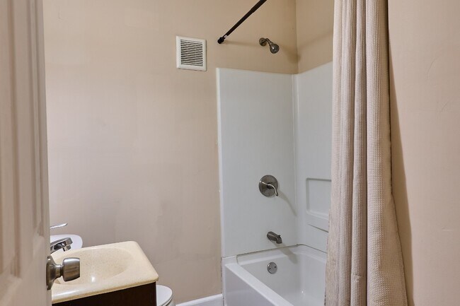 Building Photo - 198 Court St