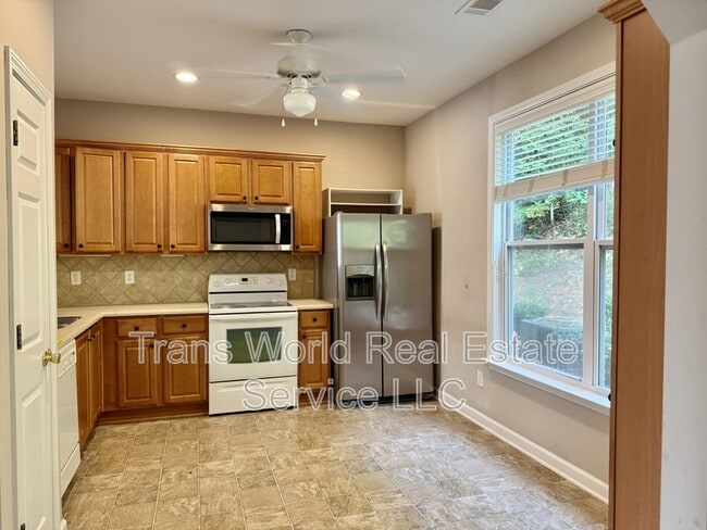 Building Photo - 484 Grayson Way