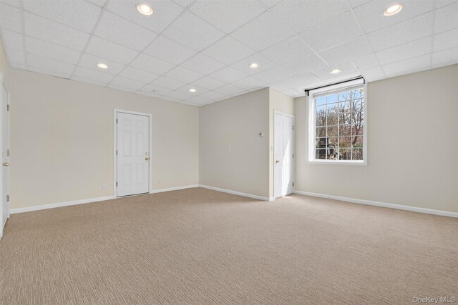 Building Photo - 17 Church St