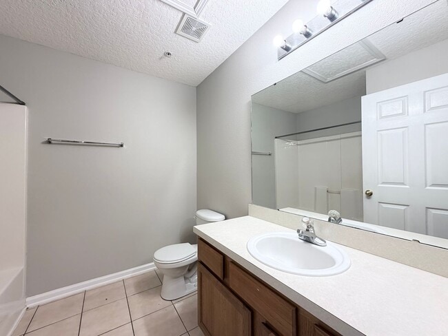 Building Photo - 2/2 Condo  in Merrill Pines Gated Community