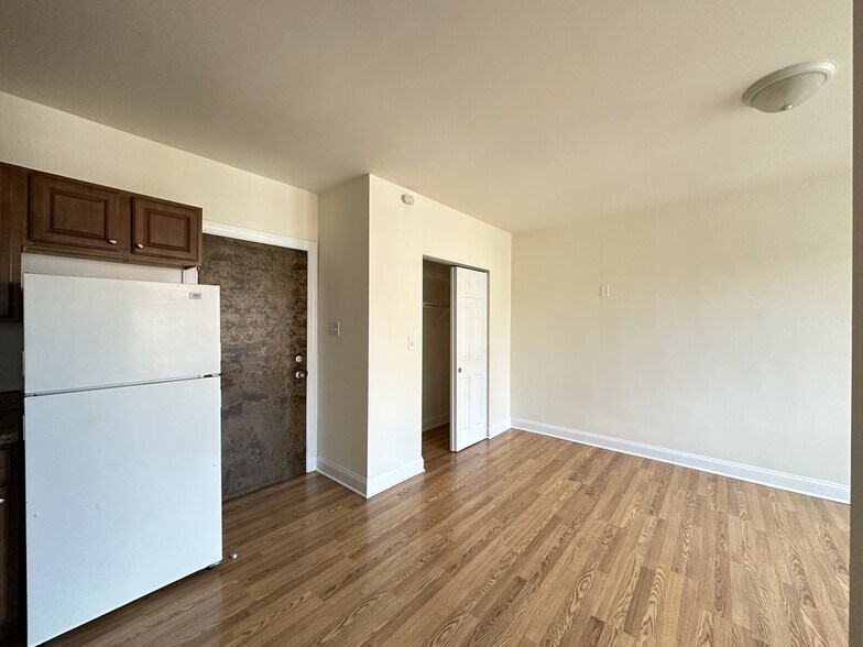 Building Photo - 2600 N Kimball Ave