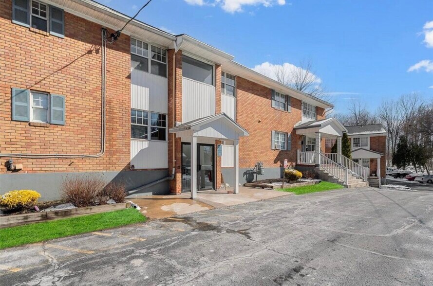 Building Photo - 2201 Barclay Mnr