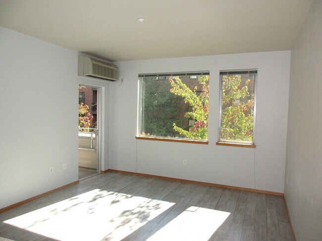 Building Photo - 1125 NW 9th Ave