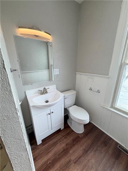 Building Photo - 306 E Wallace Ave