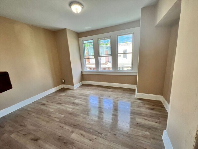 Building Photo - Spacious 3 Bedroom Rental Available Now in Harrowgate