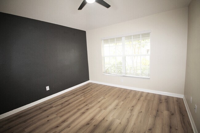 Building Photo - 6428 Waverly Green Way