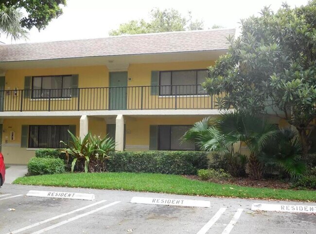 Building Photo - 913 Meadows Cir