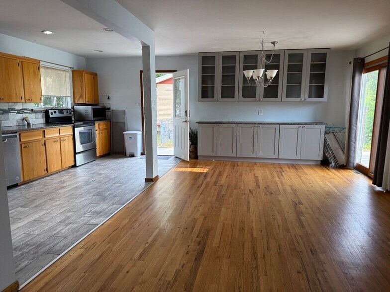 Building Photo - 1231 S Marshall St