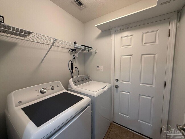 Building Photo - 3838 Weatherstone Cir