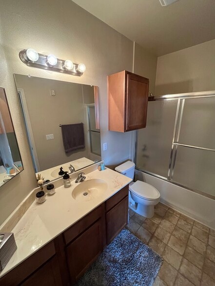 Secondary bathroom - 5350 Dunlay