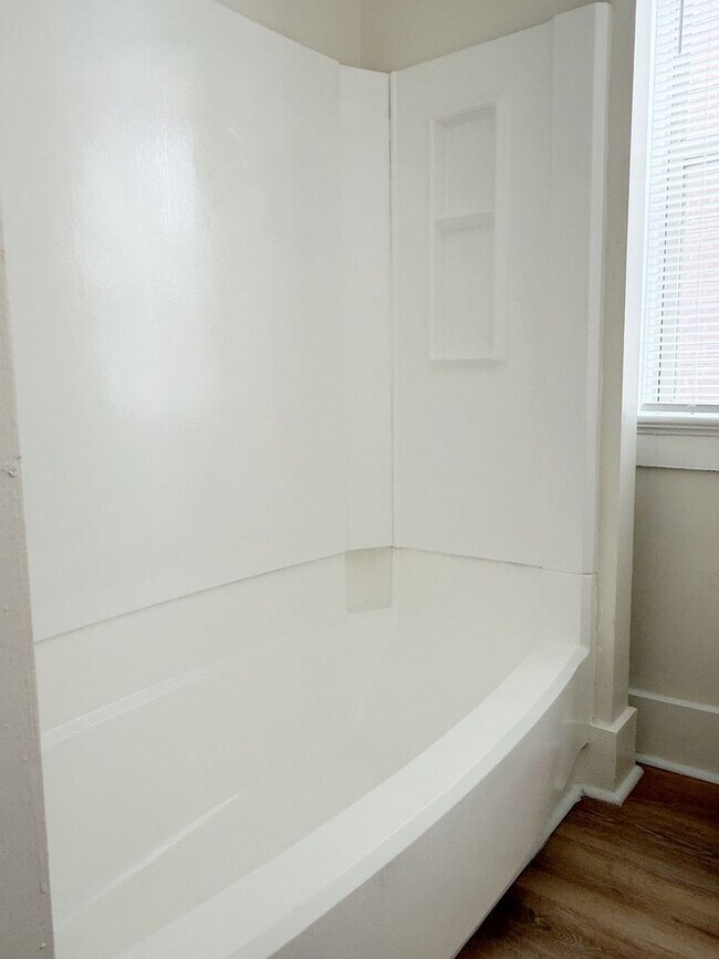 Building Photo - 313-313 NW Martin Luther King Jr Blvd