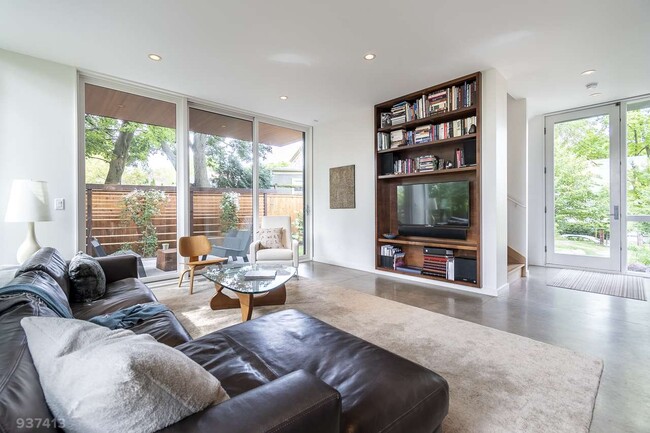 Building Photo - 209 N Prospect Ave