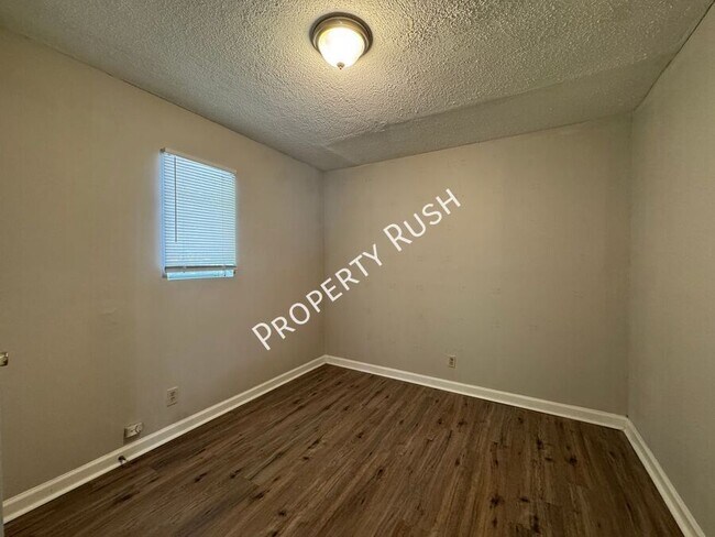 Building Photo - 91 Circle Dr