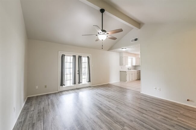 Building Photo - 5514 Vickita Dr