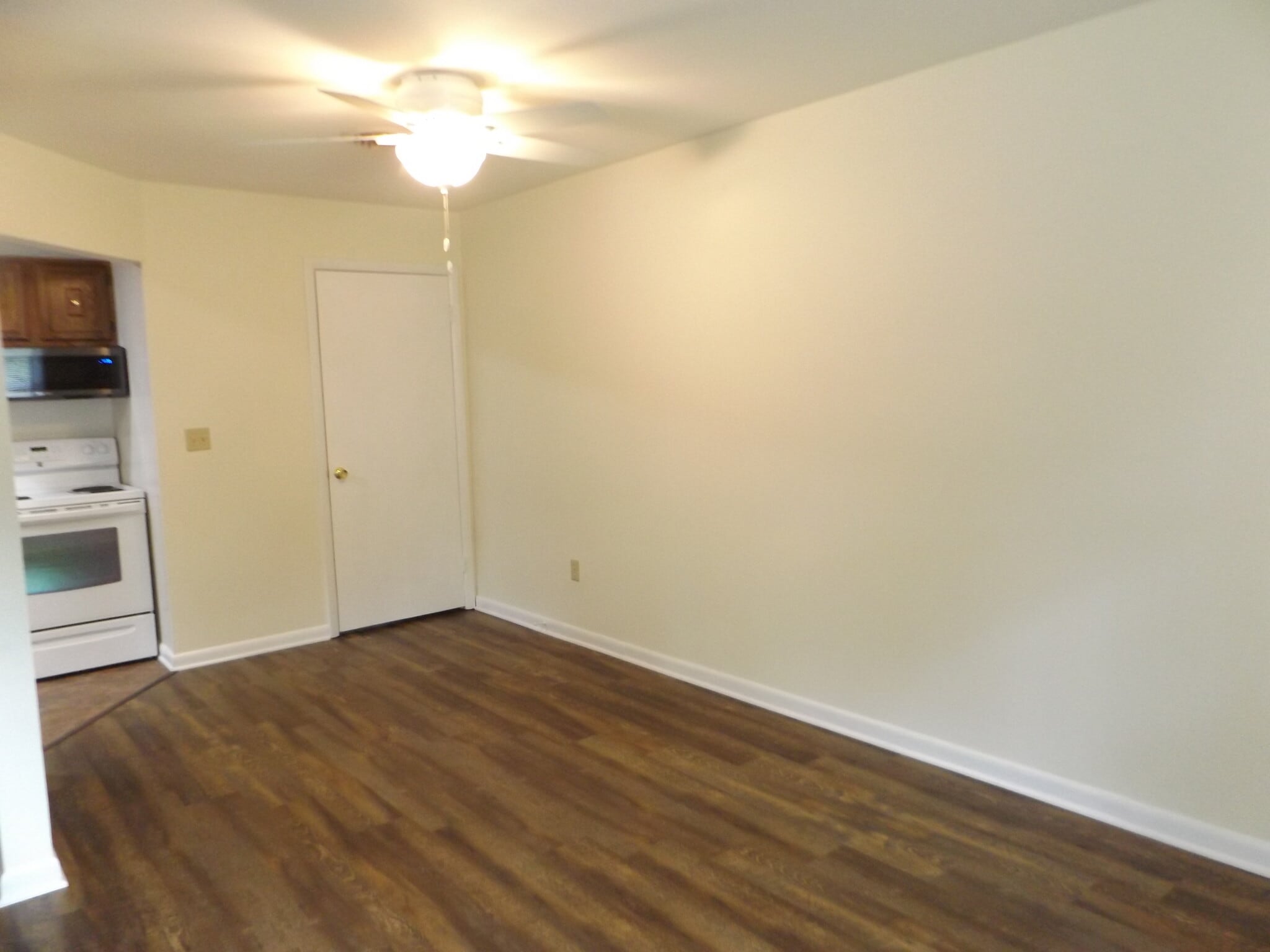 Dining - 7413 Spout Hill Rd