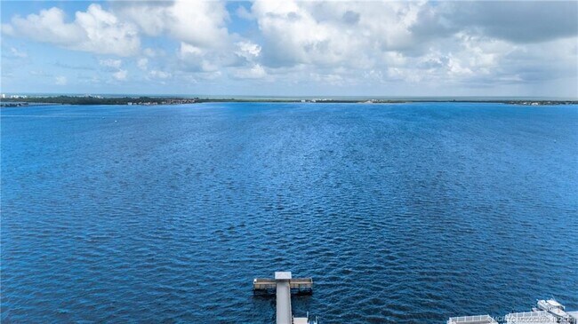 Building Photo - 159 NE Buoy Dr
