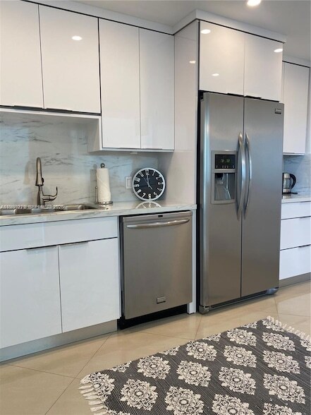 Building Photo - 3801 OCEAN Dr