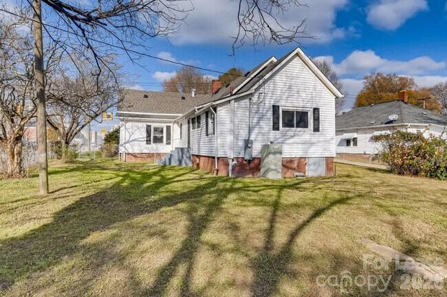 Building Photo - 503 N Church St