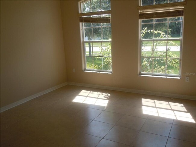 Building Photo - 2096 The Oaks Blvd