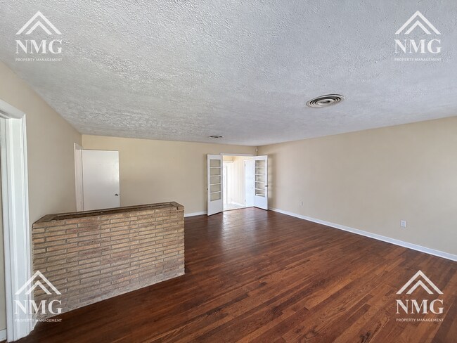 Building Photo - 215 Wildwood Ter
