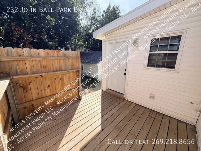 Building Photo - 232 John Ball Park Dr SW