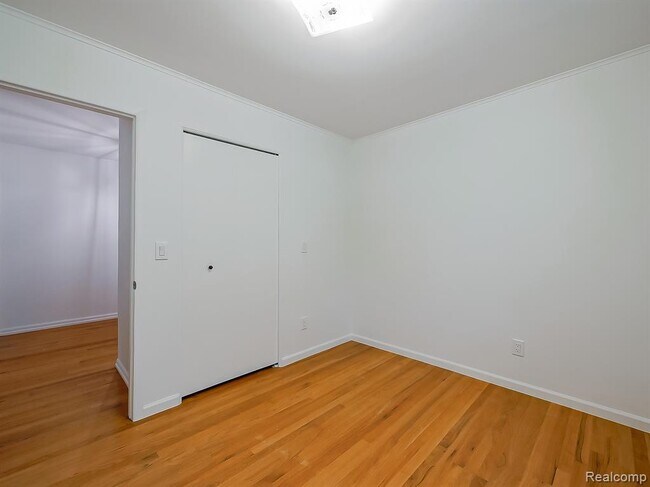 Building Photo - 7580 Thornwood St