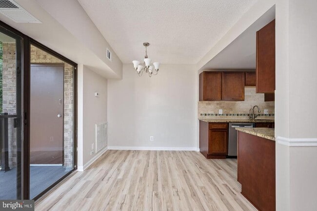 Building Photo - 11659 Stoneview Square