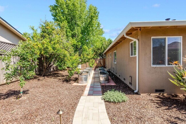 Building Photo - 12371 Saraglen Dr