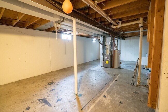 Building Photo - 923 Burcham Dr