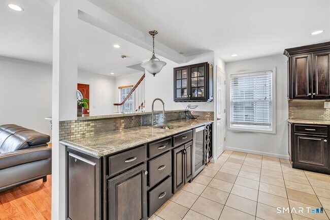 Building Photo - 171 Henderson Rd