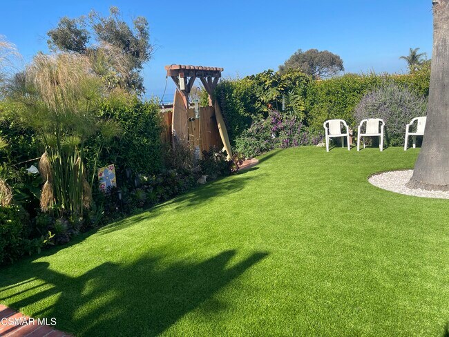 Building Photo - 5573 Calle Arena