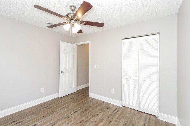 Building Photo - 14515 Wessex St