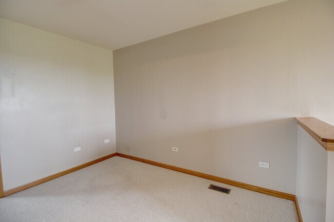 Building Photo - 238 S Alder Creek Dr