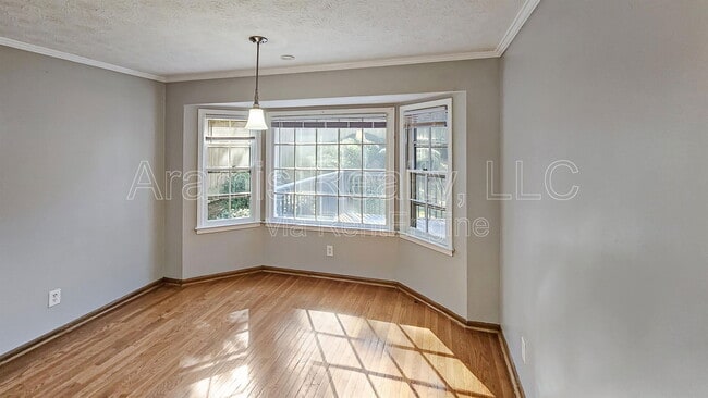 Building Photo - 4858 Glenwhite Dr