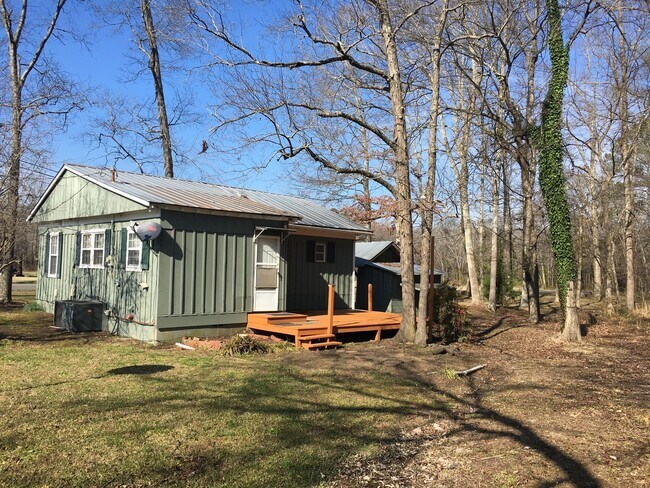 Building Photo - 2/1 Cottage in Shannon $1,095