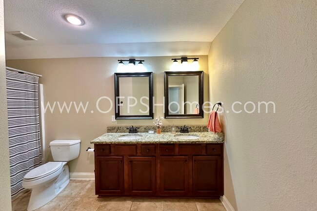 Building Photo - AVAILABLE IN AUG! 5BR/3BA IN S. CRESTVIEW