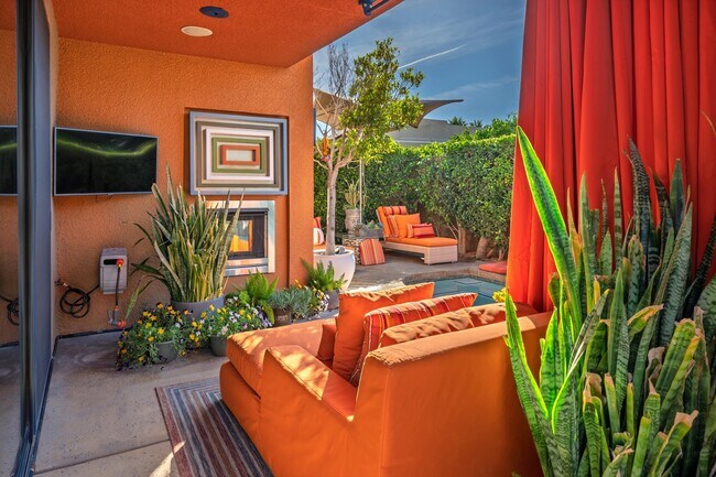 Building Photo - 901 Alejo Vista