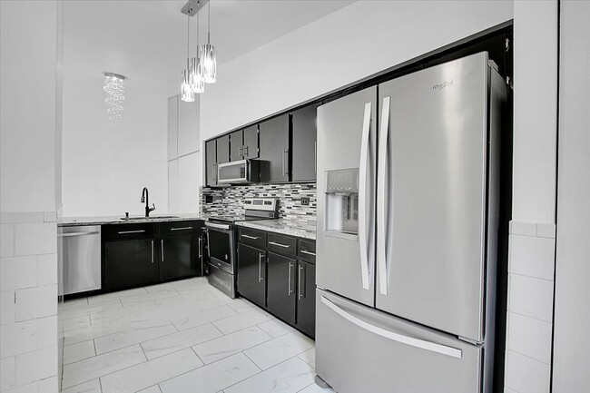 Building Photo - 1645 Estate Cir